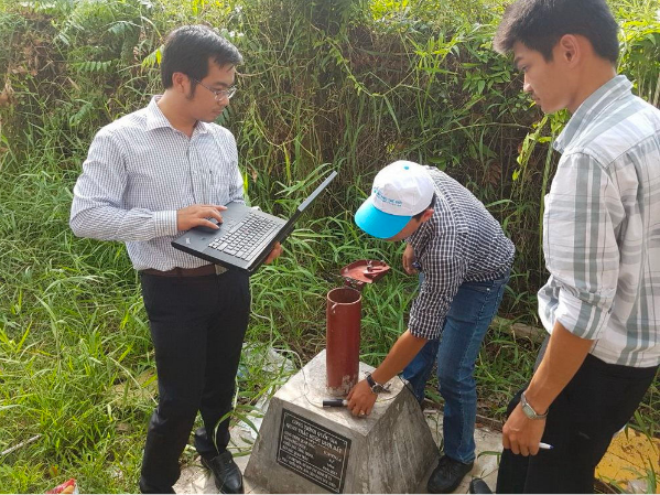 Thực hiện phân tích mẫu nước dưới đất tại hiện trường
